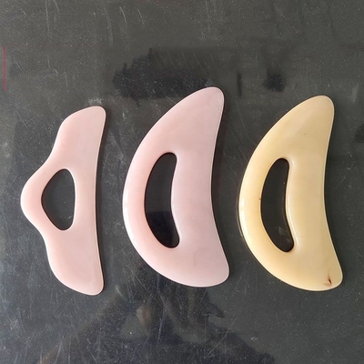 Massagista de pescoço portátil de forma de coração Pad verde de jade Guasha com resina de cera de abelha